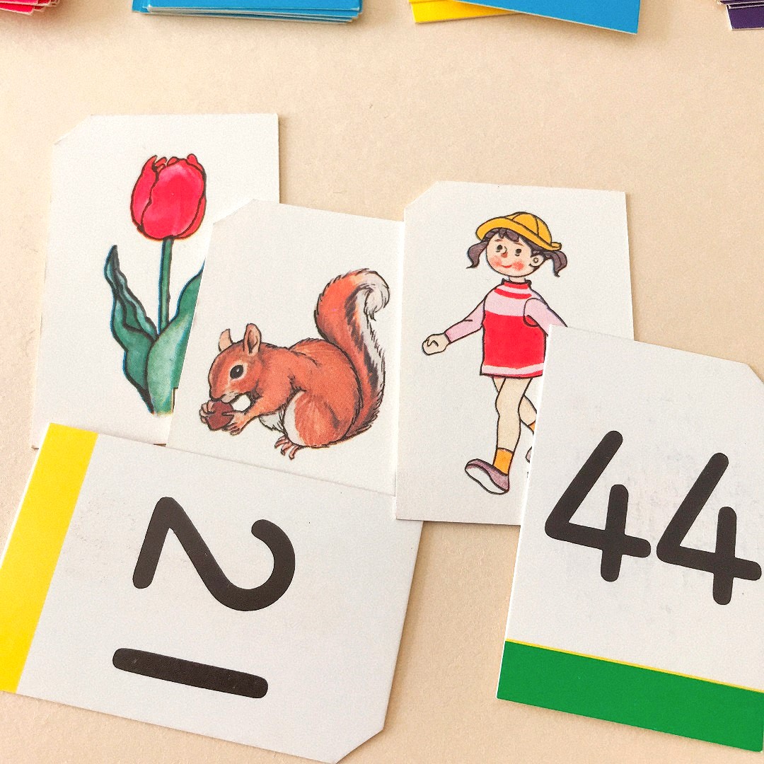 数字と絵入りのカード