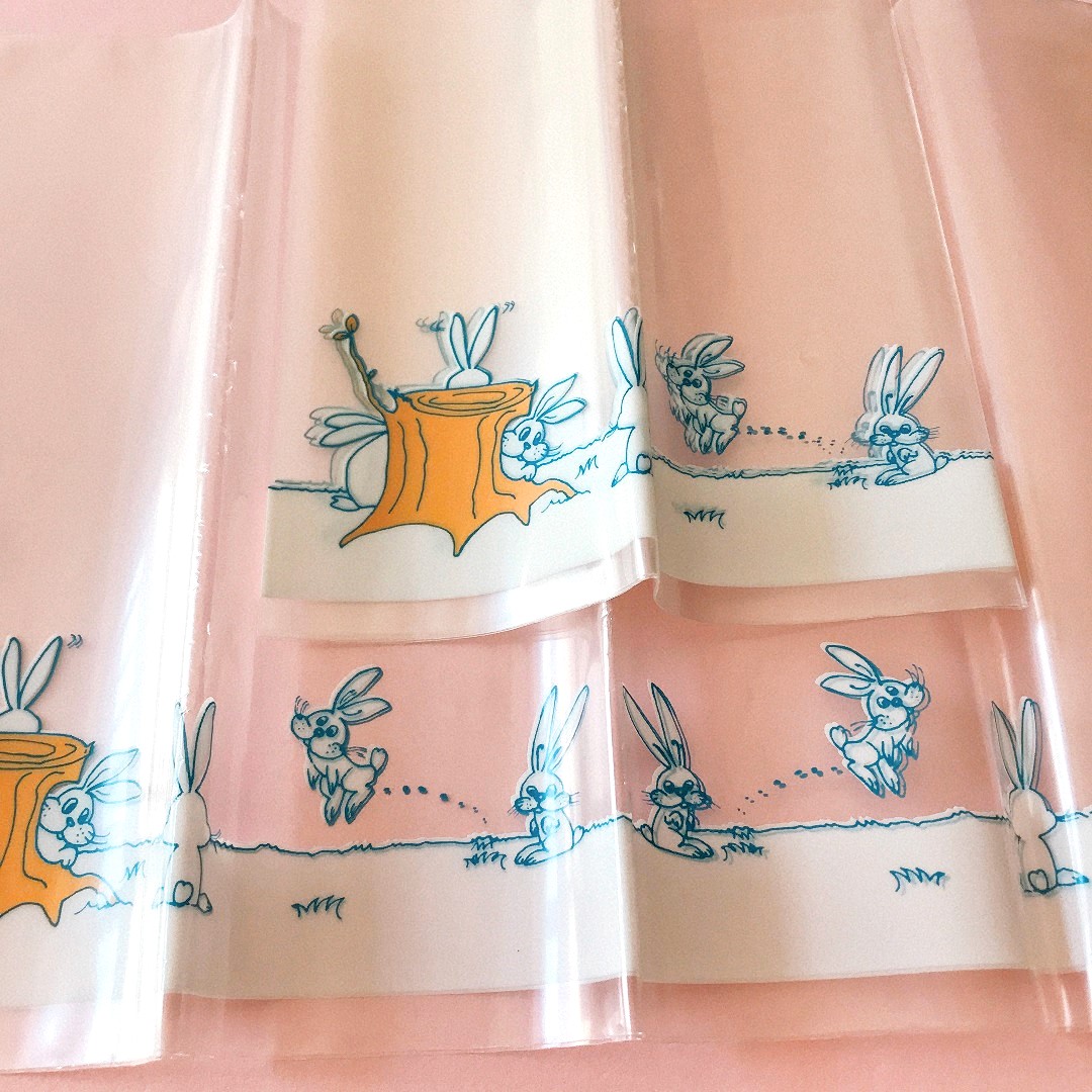 ウサギ絵のビニールブックカバー